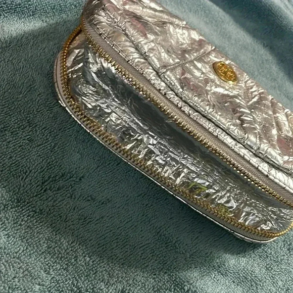 Tory Burch metallic cross bag - Picture 2 of 14